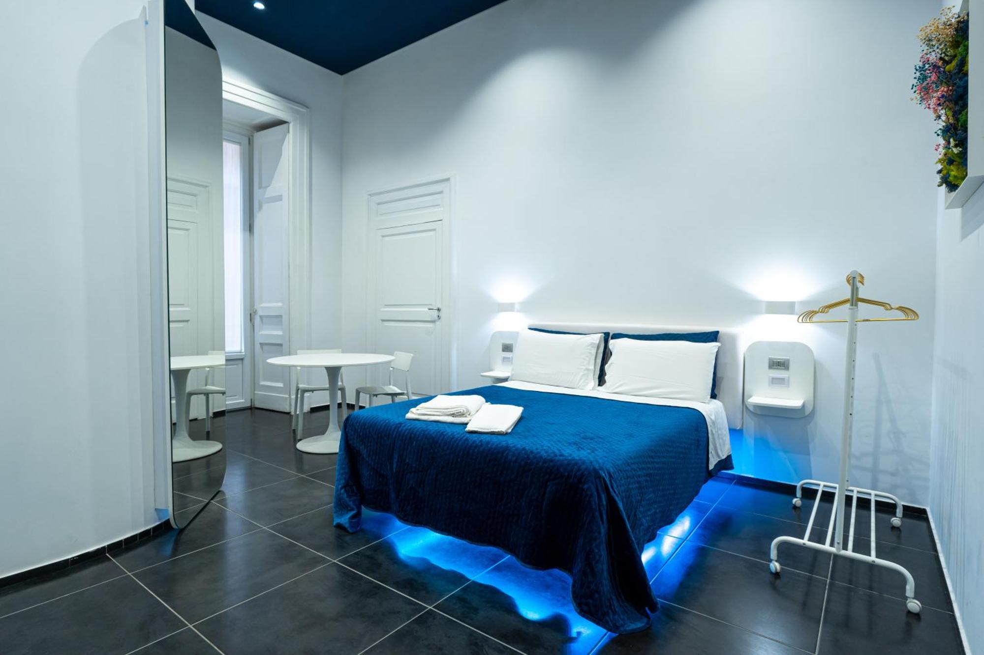 Skyhouse Chiatamone Bed & Breakfast 2*