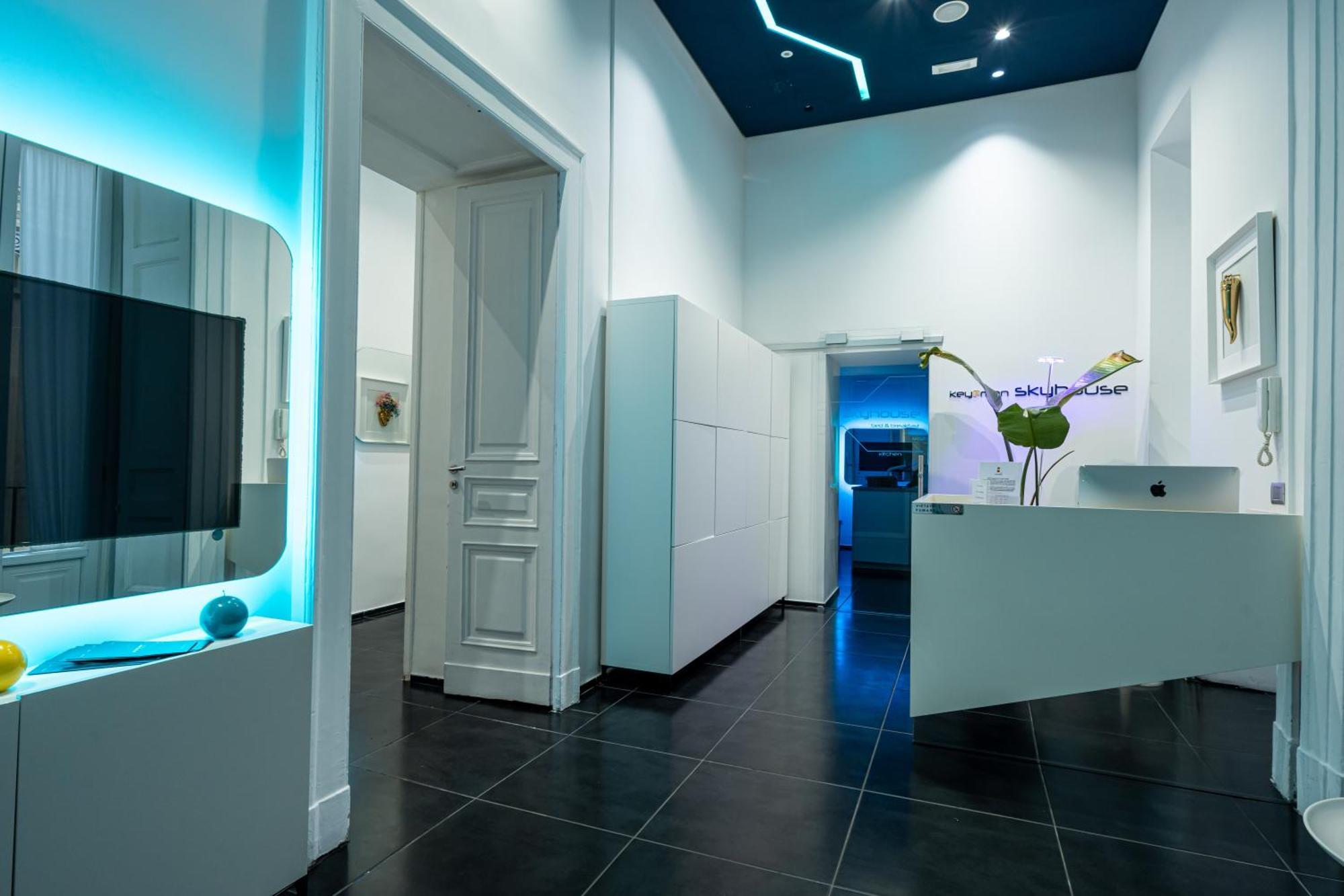 Skyhouse Chiatamone 2* Naples