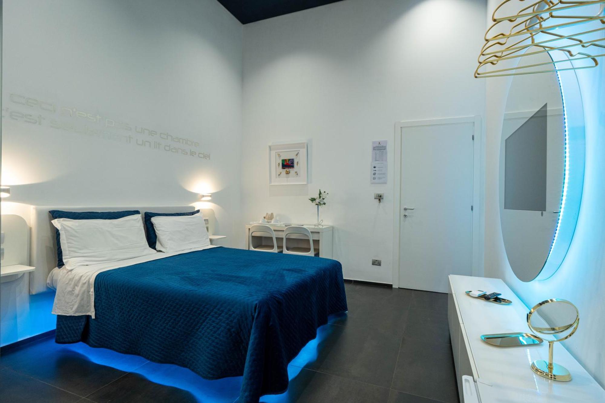 Skyhouse Chiatamone Bed & Breakfast 2*